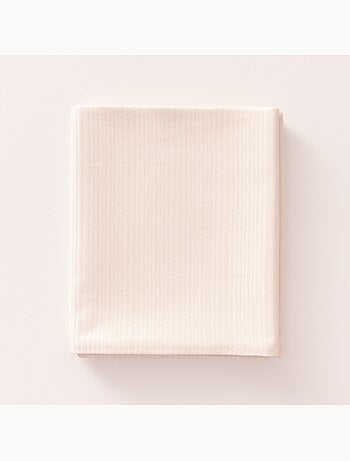 Toalha de mesa antinódoas com tecido texturizado às riscas finas - Gamusi.