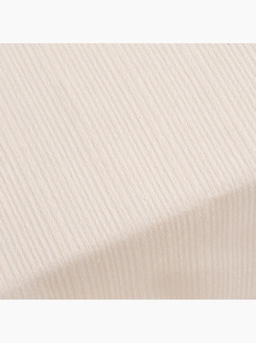 Toalha de mesa antinódoas com tecido texturizado às riscas finas - Gamusi. - Kiabi