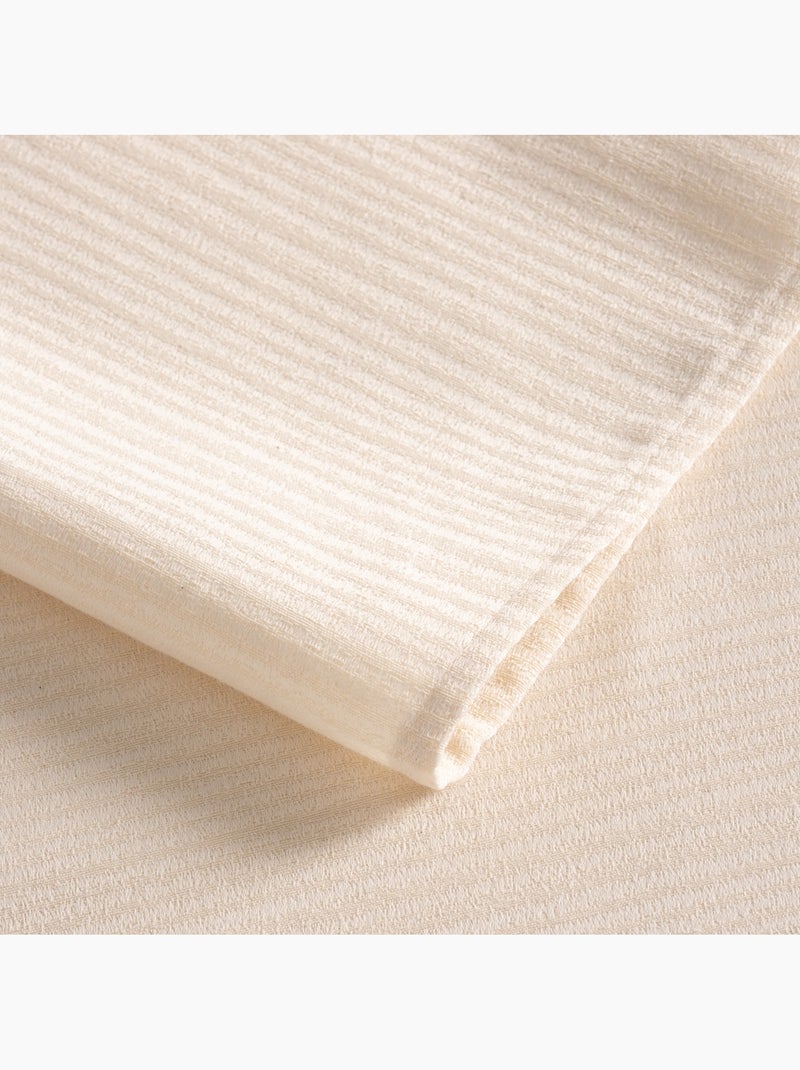Toalha de mesa antinódoas com tecido texturizado às riscas finas - Gamusi. Creme - Kiabi