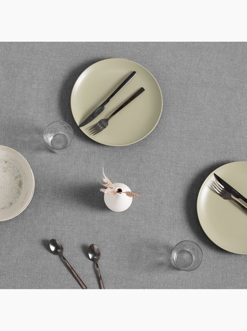 Toalha de mesa antinódoas de algodão, lisa e mesclada, com caimento natural - Gamusi. - Kiabi Toalha de mesa antinódoas de algodão, lisa e mesclada, com caimento natural - Gamusi. - Kiabi