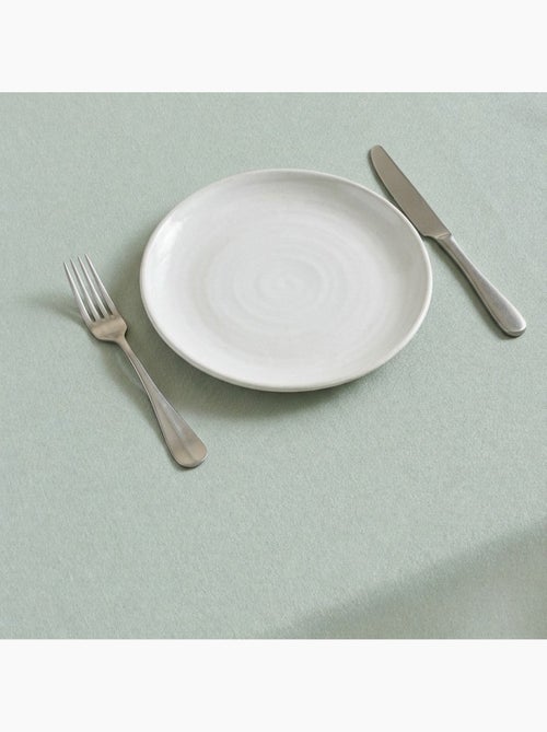 Toalha de mesa antinódoas lisa, tecido mesclado e caimento natural - Gamusi. - Kiabi Toalha de mesa antinódoas lisa, tecido mesclado e caimento natural - Gamusi. - Kiabi