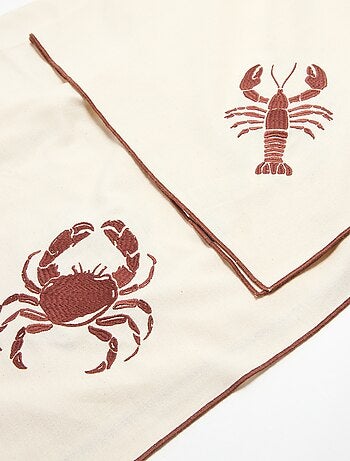 Toalha de mesa com caranguejo bordado