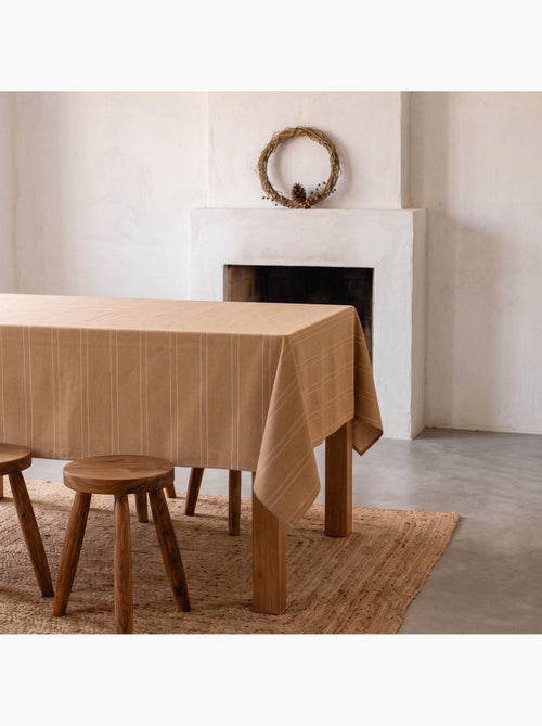 Toalha de mesa de natal com riscas de fio lurex em relevo - gamusi. - Kiabi Toalha de mesa de natal com riscas de fio lurex em relevo - gamusi. - Kiabi