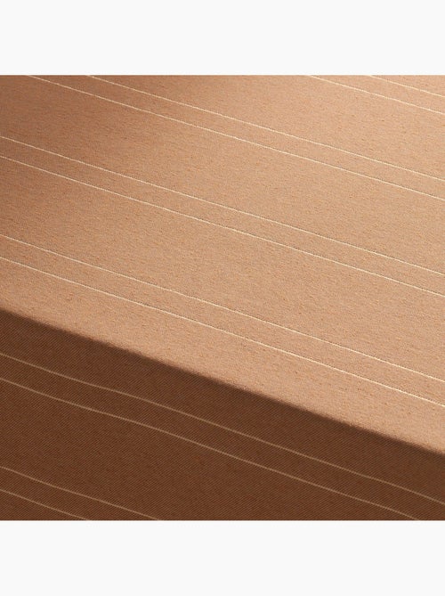 Toalha de mesa de natal com riscas de fio lurex em relevo - gamusi. - Kiabi Toalha de mesa de natal com riscas de fio lurex em relevo - gamusi. - Kiabi