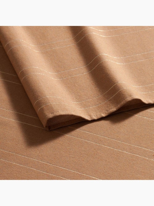 Toalha de mesa de natal com riscas de fio lurex em relevo - gamusi. - Kiabi Toalha de mesa de natal com riscas de fio lurex em relevo - gamusi. - Kiabi