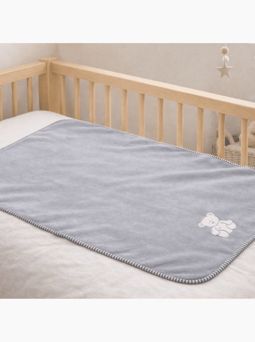 Tom kids - manta polar urso bordado 70x100 - Kiabi Tom kids - manta polar urso bordado 70x100 - Kiabi