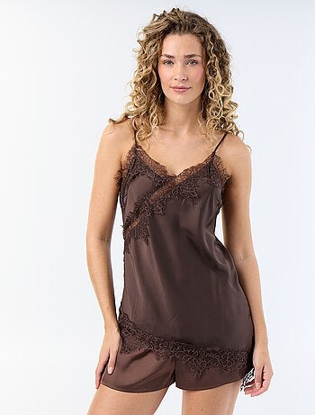 Top acetinado assimétrico com renda