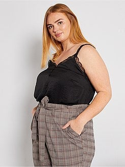 Top acetinado com renda - Kiabi