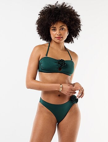 Top bandeau de biquíni com detalhe de flor em relevo