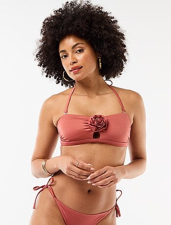 Top bandeau de biquíni com detalhe de flor em relevo