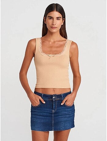 Top cami crop canelado em mistura de algodão dilvin
