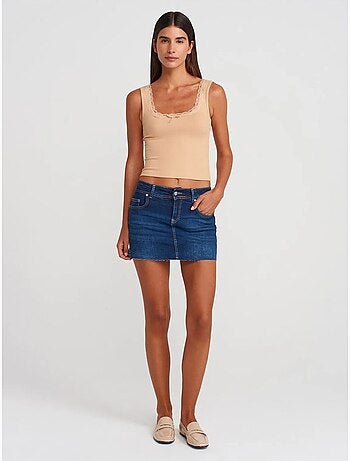 Top cami crop canelado em mistura de algodão dilvin