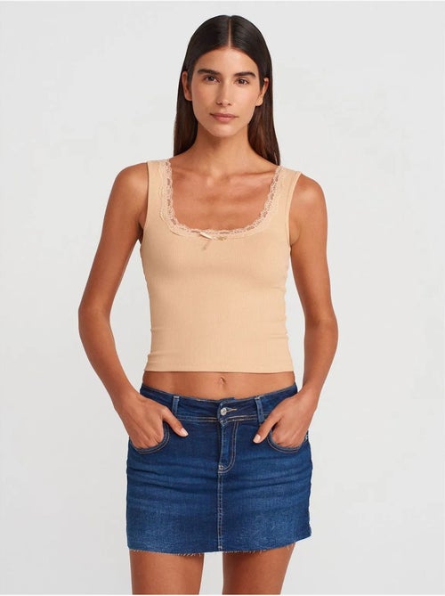Top cami crop canelado em mistura de algodão dilvin - Kiabi Top cami crop canelado em mistura de algodão dilvin - Kiabi