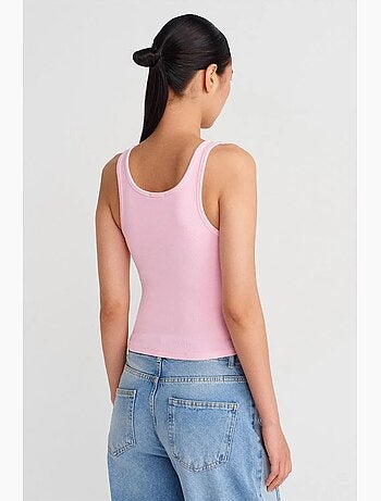 Top cami crop canelado em mistura de algodão dilvin