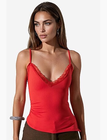 Top cami cropped justo com bordado busem