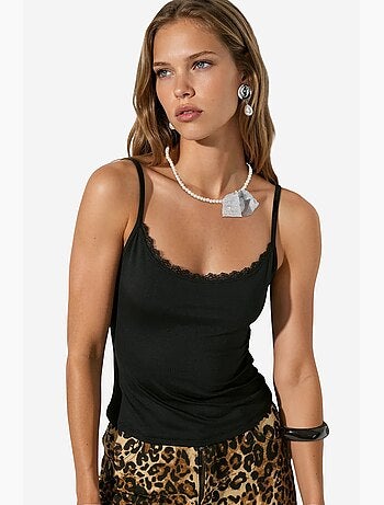 Top cami curto justo com renda busem