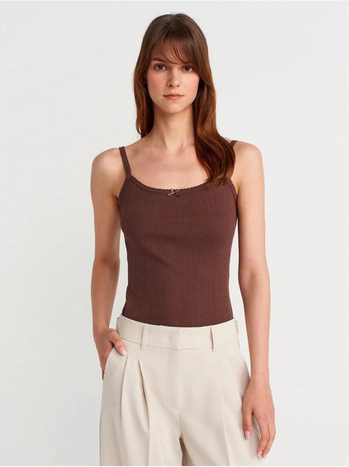 Top cami de algodão canelado slim fit dilvin - Kiabi Top cami de algodão canelado slim fit dilvin - Kiabi