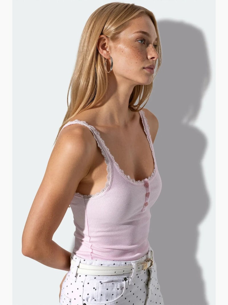 Top cami justo com acabamento em renda busem Rosa-claro - Kiabi