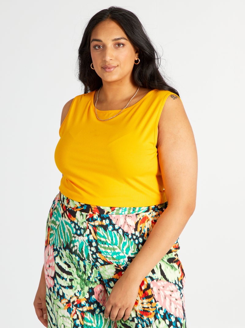 Top canelado com gola barco AMARELO - Kiabi