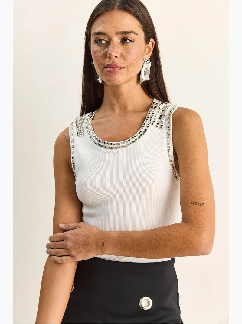 Top canelado gola redonda com strass lucci Branco - Kiabi