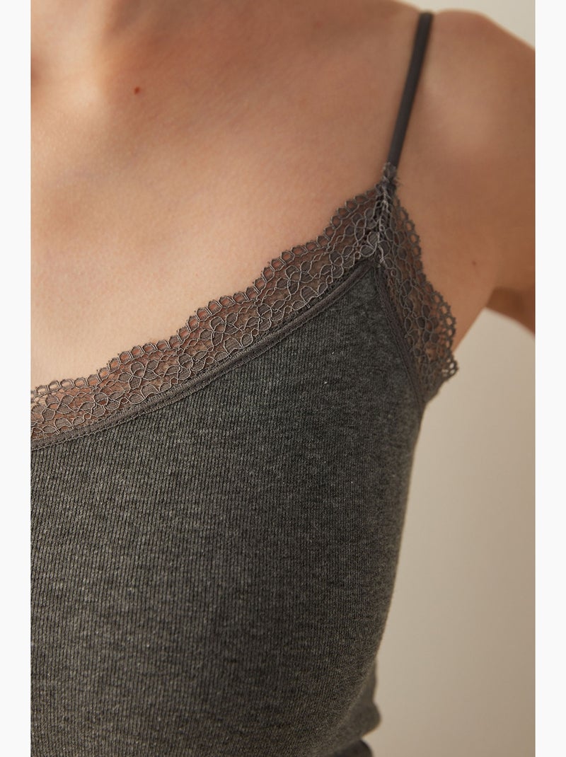 Top com alças finas e detalhe em renda penti Cinza-preto - Kiabi