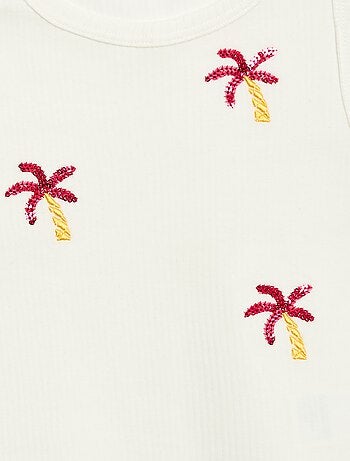 Top com bordados fantasia