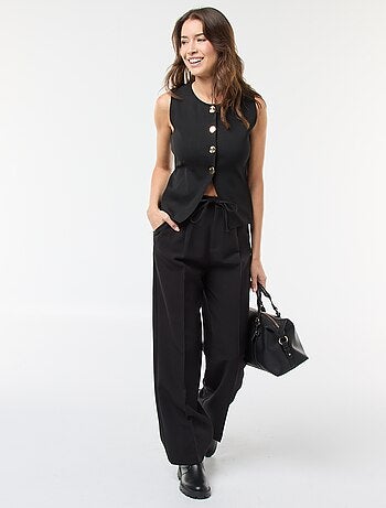 Top com botões dourados