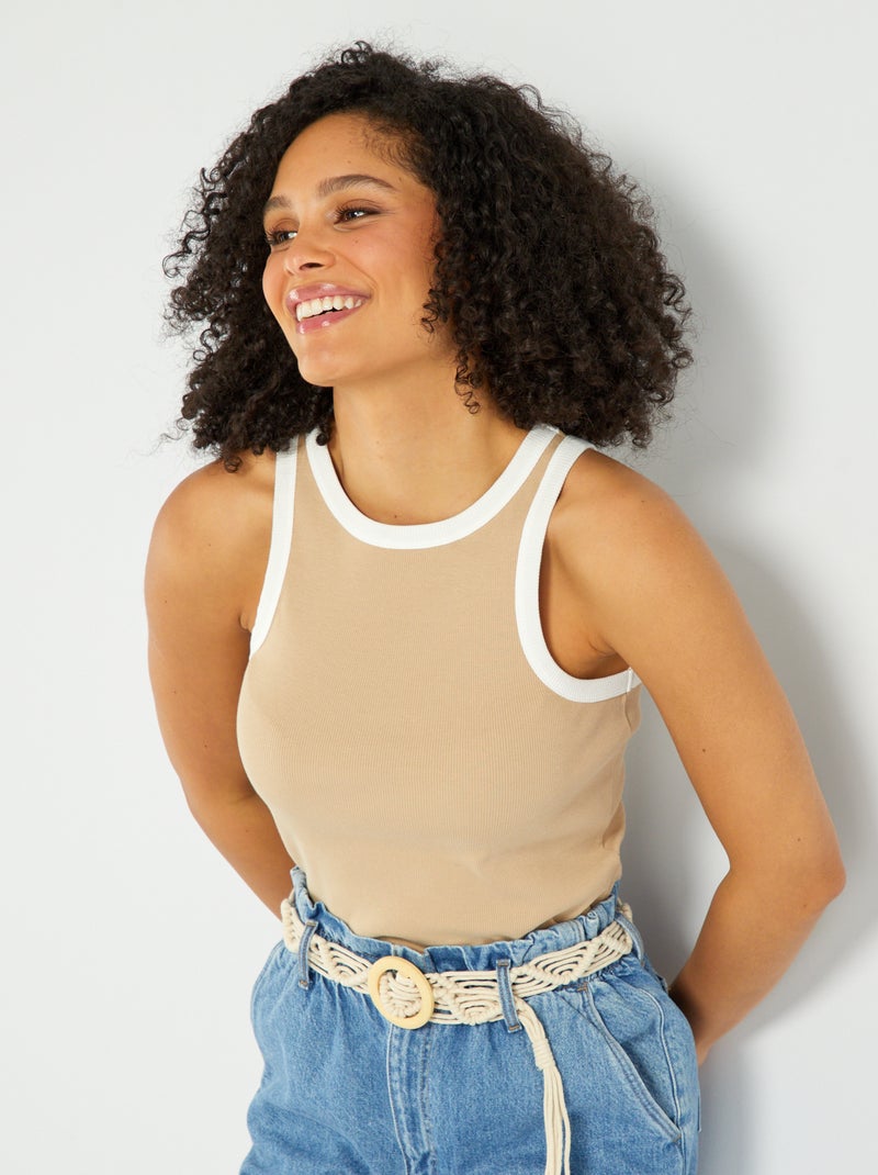 Top com cavas contrastantes BEGE - Kiabi