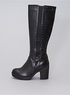 Top com detalhe de tachas - Kiabi