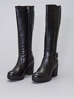 Top com detalhe de tachas - Kiabi