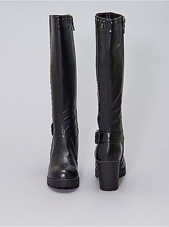 Top com detalhe de tachas - Kiabi