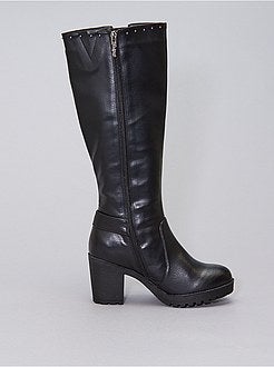 Top com detalhe de tachas - Kiabi