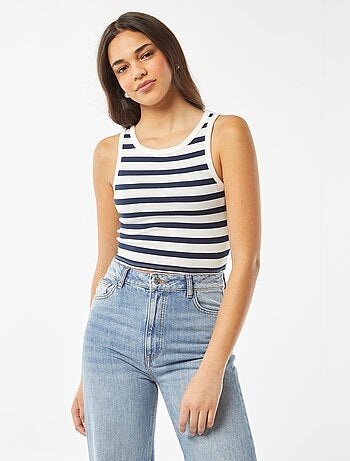 Top com gola americana