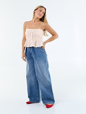 Top cropped de alcinhas finas