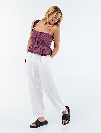 Top cropped de alcinhas finas