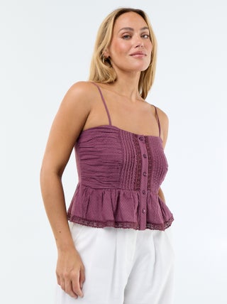 Top cropped de alcinhas finas