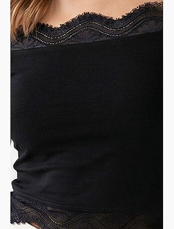 Top cropped slim fit com decote barco bordado mixray