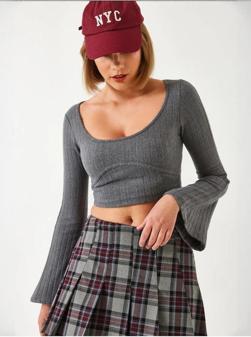 Top curto com detalhes de costura lucci - Kiabi Top curto com detalhes de costura lucci - Kiabi