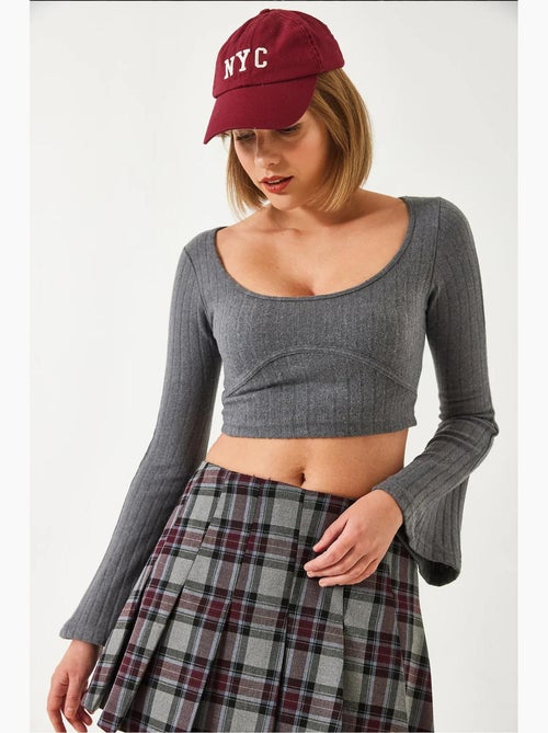 Top curto com detalhes de costura lucci - Kiabi Top curto com detalhes de costura lucci - Kiabi