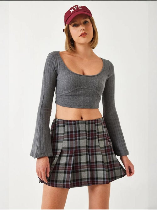 Top curto com detalhes de costura lucci - Kiabi Top curto com detalhes de costura lucci - Kiabi