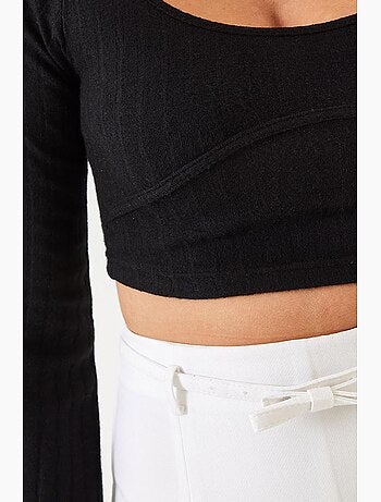 Top curto com detalhes de costura lucci