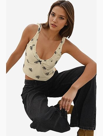 Top curto tipo tank com decote em u e estampado hiccup