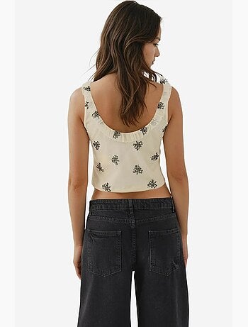 Top curto tipo tank com decote em u e estampado hiccup
