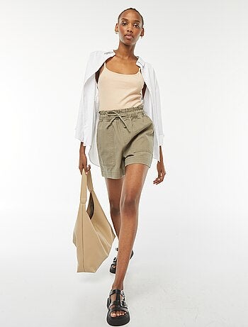 Top de alças crop-top de material canelado