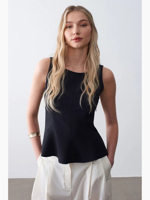 Top de alças em crepe com peplum dilvin - Kiabi Top de alças em crepe com peplum dilvin - Kiabi