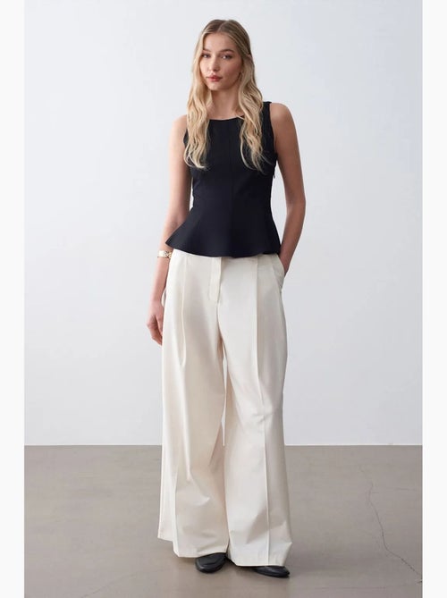 Top de alças em crepe com peplum dilvin - Kiabi Top de alças em crepe com peplum dilvin - Kiabi