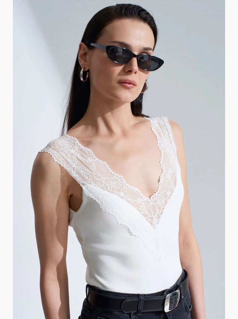 Top de alças justo em renda dilvin Branco - Kiabi