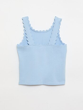 Top de alças liso com bordas onduladas