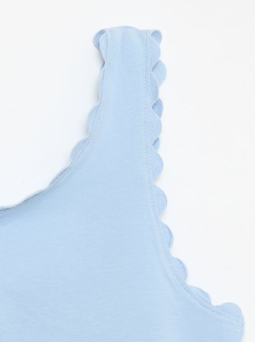 Top de alças liso com bordas onduladas - Kiabi