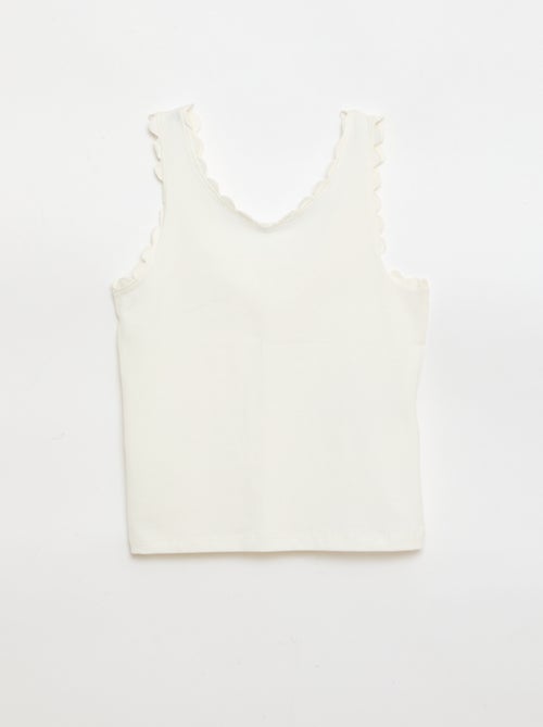 Top de alças liso com bordas onduladas - Kiabi